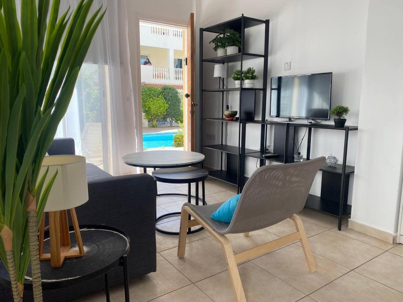 Beautiful One Bed Apartment In Paphos Exterior foto