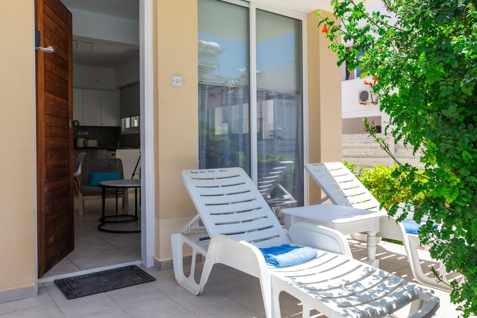 Beautiful One Bed Apartment In Paphos Exterior foto